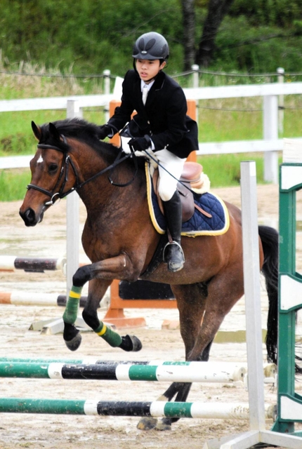 馬術団体で神戸の優勝に貢献した河原大智＝しあわせの村