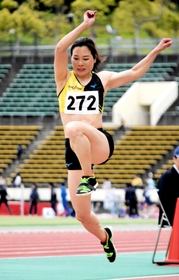 女子高校生以上三段跳び決勝　大会新記録で頂点に立った中野瞳