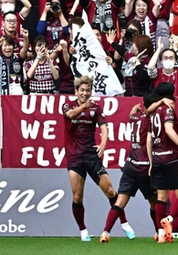 神戸－ＦＣ東京　前半、ゴールを決めて喜ぶ神戸の大迫＝ノエビアスタジアム神戸（撮影・斎藤雅志）