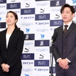 会見するアイスダンスの高橋大輔（右）と村元哉中＝２日午後、東京都内（撮影・棚橋慶太）
