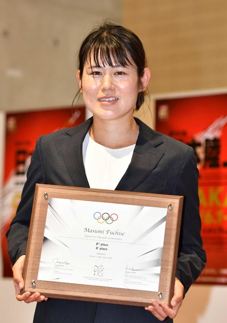 ロンドン五輪繰り上げ入賞の表彰を受けた渕瀬真寿美（撮影・中田匡峻）