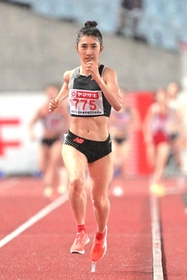 女子１５００メートル決勝　後続を大きく引き離し、４分８秒２９で優勝した田中希実（撮影・風斗雅博）