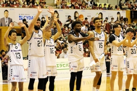 ２０２２～２３年シーズンを振り返る西宮の森山知広監督＝西宮市のクラブ事務所