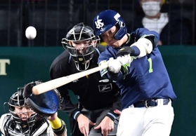 勝負強いバッティングが光るヤクルトの山田哲人＝甲子園（撮影・中田匡峻）