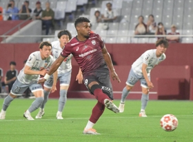 神戸-長野　前半、ＰＫを決める神戸のリンコン＝ノエビアスタジアム神戸（撮影・風斗雅博）