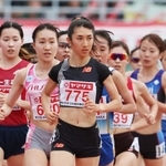 女子５０００メートル決勝　後半一気にトップに立ち、後続を引き離す田中希実（７７５）＝大阪市のヤンマースタジアム長居（撮影・小林良多）