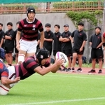 報徳－関学　後半、トライを決める報徳の福田