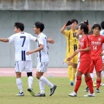 サッカー男子決勝・神戸弘陵－相生学院　接戦を制して優勝を遂げ、喜ぶ神戸弘陵イレブン＝三木総合防災公園陸上競技場（撮影・小林良多）