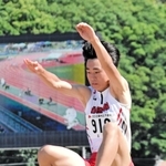 男子走り幅跳び決勝　７メートル３０で２位に入った社の長谷川侑輝