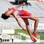 男子走り高跳び決勝　２メートル１０で優勝した市尼崎の川崎俊祐