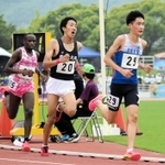 男子５０００メートル決勝　１４分５秒８９で優勝した須磨学園の折田壮太（２９）