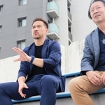 帰国中、自身が理事を務めるバサラ兵庫の試合を視察した岡崎慎司（左）＝６月４日、明石市きしろスタジアム