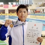 競泳男子４００メートル個人メドレーを制した龍野北の山本頼知