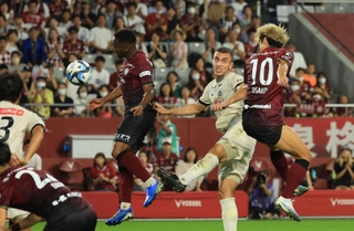 神戸-川崎　後半、同点弾を決める神戸・大迫＝ノエビアスタジアム神戸（撮影・鈴木雅之）