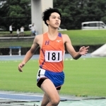 男子共通４００メートル決勝　５１秒１０で優勝した東谷の菅生汰朗
