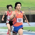 男子共通４００メートル決勝　５１秒１０で優勝した東谷の菅生汰朗（１８１）