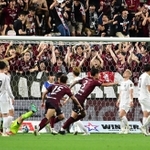 神戸-札幌　後半、神戸のトゥーレル（３）が同点ゴールを決める（撮影・中西幸大）