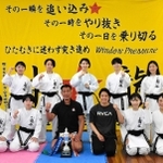 空手の県高校総体女子団体組手で初優勝し、全国舞台へ挑む神戸龍谷＝神戸市中央区の同校