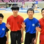 体操男子団体　コロナ禍で中止となった２０２０年を挟み、４大会連続で優勝を果たした報徳の選手たち＝姫路市ヴィクトリーナ・ウインク体育館