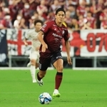 神戸-川崎　前半、ドリブルでサイドを駆け上がる神戸・武藤＝ノエビアスタジアム神戸（撮影・鈴木雅之）