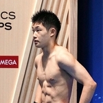 水泳の世界選手権男子高飛び込み決勝で１回目の演技を終えた玉井陸斗＝２２日、福岡県総合プール