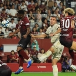 神戸－川崎　後半、神戸の大迫（１０）が頭で同点ゴールを決める（撮影・鈴木雅之）