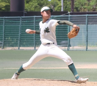 報徳-神港学園　１０３球で完封した報徳のエース勢志＝三田市神姫バスキッピー