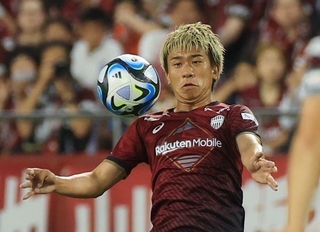 今季１試合を除いてフル出場を続け、首位の神戸を支える初瀬＝７月２２日、ノエビアスタジアム神戸