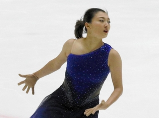 女子フリーで演技する坂本花織