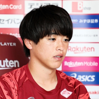 神戸に新加入し「試合で結果を出す」と意気込む新井＝神戸市西区、いぶきの森球技場（ｃ）ＶＩＳＳＥＬ　ＫＯＢＥ