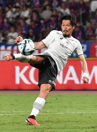 ＦＣ東京－神戸　後半、神戸・山口が同点ゴールを決める（撮影・佐々木彰尚）