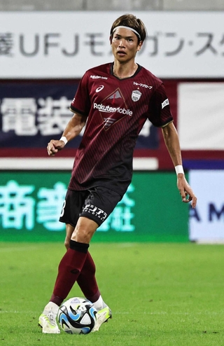 「ゴールに直結するパスを出せる」と自分の持ち味を語る神戸の扇原＝１９日、ノエビアスタジアム神戸