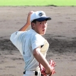 軟式野球決勝・大津-彦根南　優勝投手となった大津のエース入江＝紀三井寺公園野球場