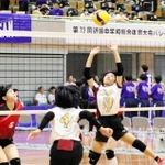 バレーボール女子第５代表決定戦・甲子園-津名　トスを上げる津名の山本主将＝和歌山ビッグホエール
