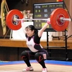 重量挙げ女子４９キロ級　大会新記録で優勝した明石清水の羽藤美優＝士別市総合体育館（提供写真）