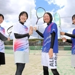 全国高校総体のソフトテニス女子個人で優勝した（左から）前田梨緒、中谷さくら組と４強入りした丸田梨瑚、高谷紗英組＝三木市の吉川総合公園