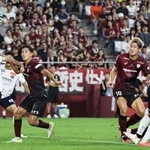 神戸－柏　後半、ＦＫから頭で同点弾を決める神戸・大迫（１０）＝撮影・長嶺麻子