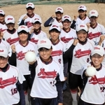 全国中学校体育大会に初出場する浜の宮中女子ソフトボール部の選手ら＝加古川市別府町新野辺