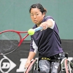 パラリンピックで初の金メダルを目指す上地結衣。日本を代表する車いすテニス選手として世界で活躍し続ける＝４月、三木市のブルボンビーンズドーム