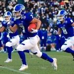 昨年の甲子園ボウルでは３タッチダウン。関学大の攻撃陣を引っ張る副将のＲＢ前島＝２０２２年１２月１８日、西宮市の甲子園球場