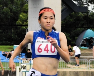 近畿選手権で女子１００メートルの兵庫高校新記録を樹立した滝川第二高の西藤杏純＝加古川運動公園陸上競技場