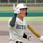プロ志望届を提出した報徳の堀柊那＝７月、尼崎市ベイコム野球場