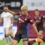 質の高いキックが売りの神戸の初瀬＝３日、ノエビアスタジアム神戸