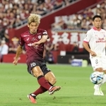 神戸－Ｃ大阪　前半、シュートを放つ神戸の大迫＝２３日、ノエビアスタジアム神戸（撮影・小林良多）