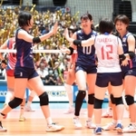 井上愛里沙（右から３人目）