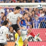 前半、神戸・武藤がヘディングでゴールを決め、２－０とする（撮影・堀内翔）