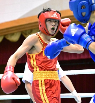 少年男子バンタム級で優勝した兵庫の坂井優太＝１２日、鹿児島県阿久根市赤瀬川、阿久根市総合体育館（撮影・斎藤雅志）
