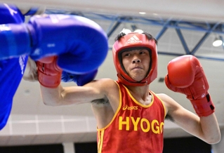 ボクシング少年男子バンタム級で優勝した兵庫の坂井優太＝阿久根市総合体育館（撮影・斎藤雅志）