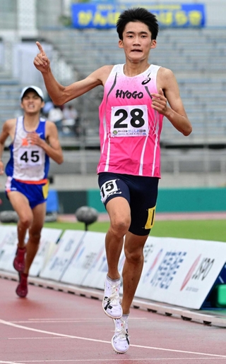 ラスト勝負で強さ発揮 少年男子A5000mで完勝V 須磨学園・折田