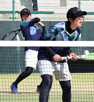 ソフトテニス少年女子で兵庫の準優勝に貢献した前田梨緒と中谷さくらのペア＝鹿児島市東開庭球場（撮影・斎藤雅志）